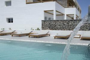 June Twenty Suites, Картерадос