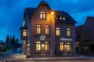 24-7 Hotel Selfscheckin, Лер