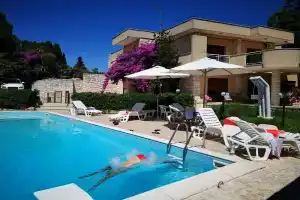 Villa Grinaldi, Кастеллана-Гротте