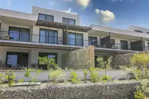 Pnoes Luxury Suites, Палиури