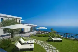 Villa Paradise Resort, Фуроре
