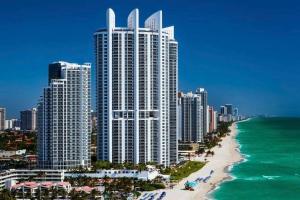Отель «Trump International Beach», Санни-Айлс-Бич
