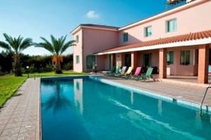 Amalthia Villas, Пейя