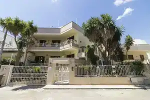 Luxury B&b, Лечче