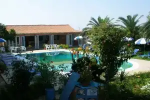 Elena Pool Apartments, Агиос Георгиос