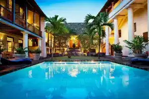 Отель «Fort Bazaar», Галле