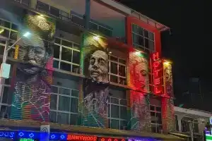 Lenny's Hotels, Банг Рак