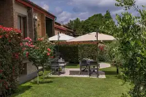 B & B La Cornice - Gina Room With Bathroom and Private Terrace, Сан-Джиминьяно