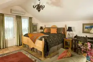 Four Kachinas Bed & Breakfast Inn, Санта-Фе