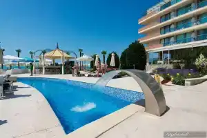 Gt Atrium Beach Apartments, Елените