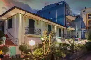 Hotel «Residence Charles», Римини