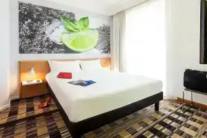 Отель «Ibis Styles Napoli Garibaldi», Неаполь