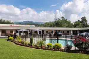 Relax Inn - Bryson City, Брайсон-Сити