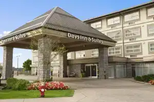 Days Inn & Suites by Wyndham Langley, Лэнгли