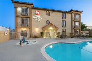Best Western Plus John Jay Inn & Suites, Палмдейл