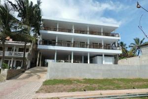 Ship Faced Beach Hostel, Mirissa South