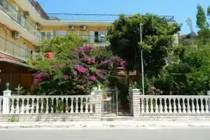 Dionisis Apartments, Агия-Ефимия