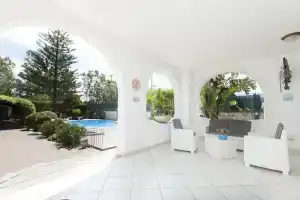 Villa Topazio, Капитана