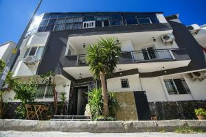 8 Rooms House, Измир