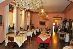 Albergo Parmigiano, Новара