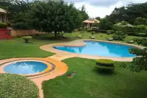 Flamingo Safari Lodge, Карату