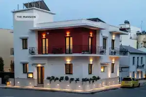 The Mansion, Каламата
