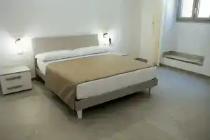 Perla Suite, Мезанье