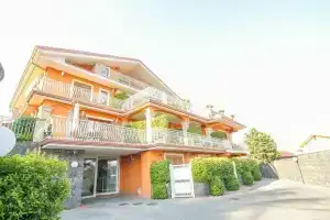 Апартаменты Etna Royal View, Трекастаньи