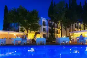 Liv Hotel By Bellazure, Акьярлар