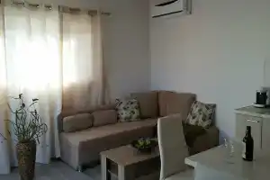 Nianthy Apartments, Фалираки