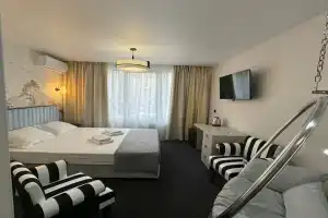 Гости, Москва