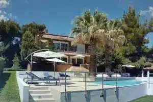 Luxurious Villa Anna Maria, Криопиги