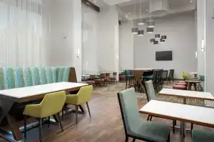 Hampton Inn & Suites Charlotte Airport Lake Pointe, Шарлотт