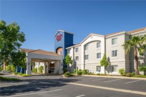 Hampton Inn & Suites Redding, Реддинг