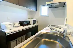 Tsukasa Condo Chatan Araha, Гинован
