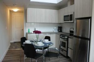 Atlas Suites College St Furnished Apts, Торонто