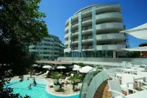 Hotel Premier & Suites, Червиа