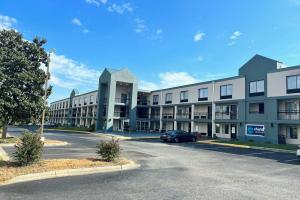 Clarion Pointe - Greensboro Coliseum Area, Гринсборо