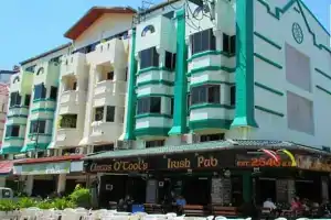 Angus Otools Guesthouse , Карон