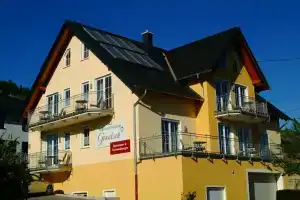 Wein- und Gaestehaus Genetsch, Лизер