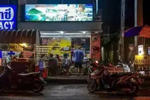 Let Go Backpackers Hostel, Бопхут