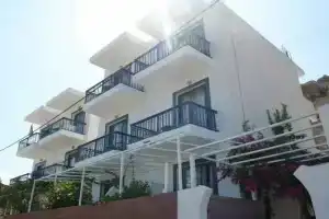 Michalis Studios, Ливадия