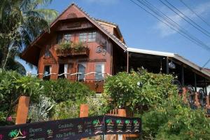 Happy House On The Beach, Пак Нам Пран