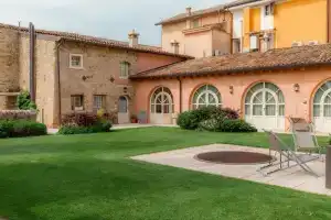 Residence Corte San Carlo, Кола
