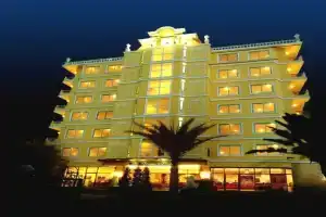 Four Seasons Place, Джомтьен