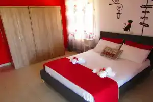 Aristos Apartments, Като Сталос