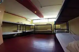 Overstay tlv hostel, Тель-Авив
