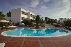 Anemomilos Hotel & Apartments, Ия