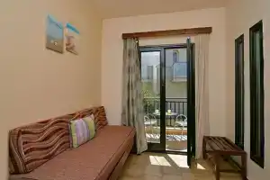 Iliana Apartments, Като-Даратсо