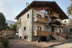 Alpine Aria, Калаврита